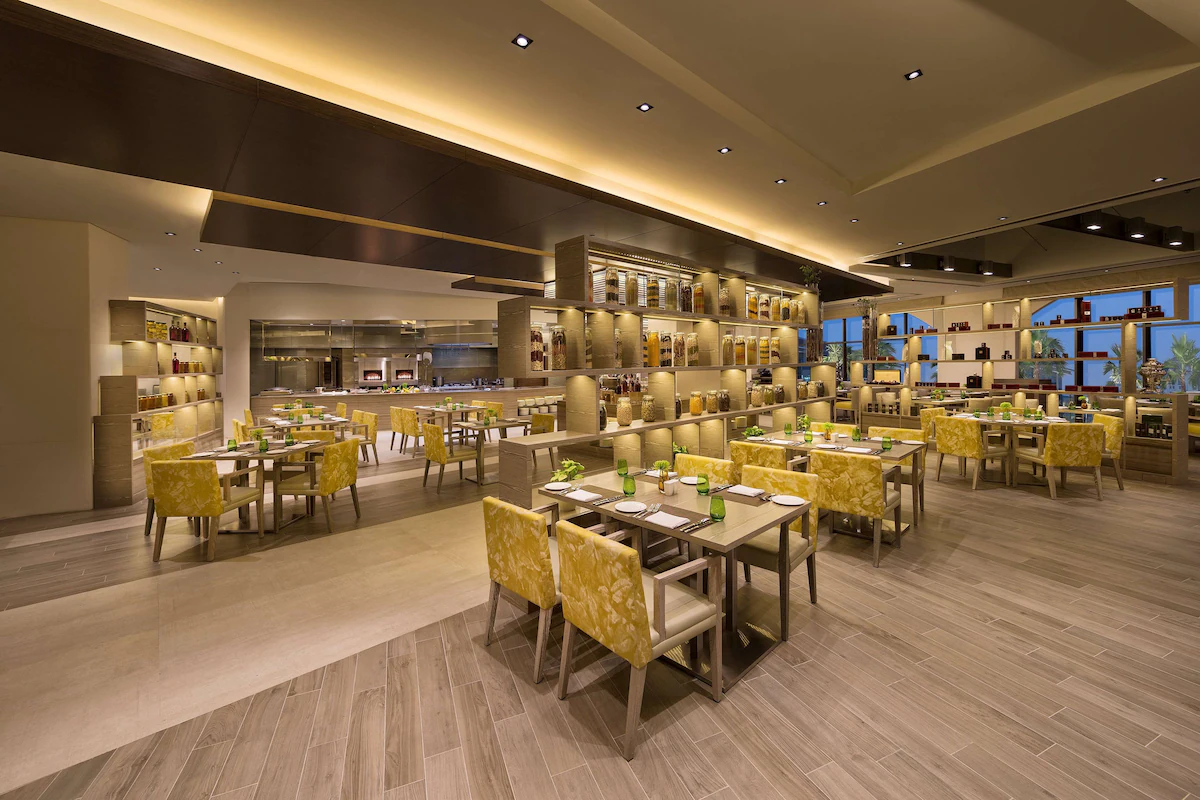 رستوران هتل هایت رجنسی دبی کریک هایتس